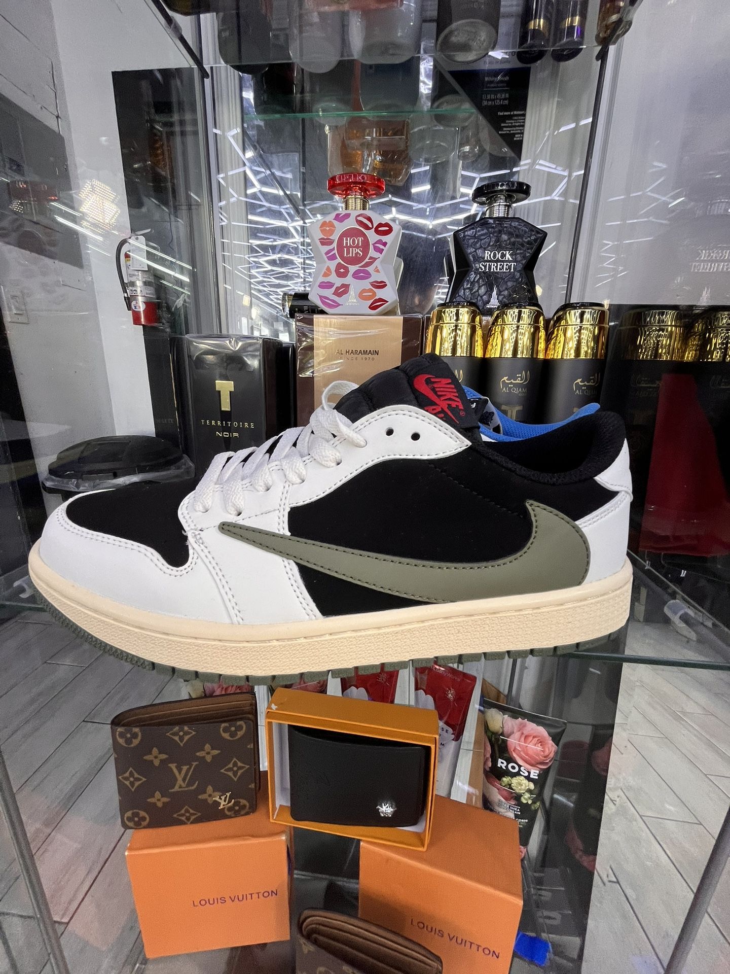 Travis Scott Olive