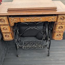 Antique Sewing Machine Machine And Cabinet 