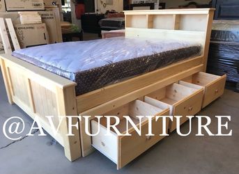 Full Bed w Mattress and 3 Drawers