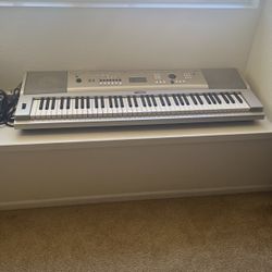 Yamaha Keyboard YPG-235