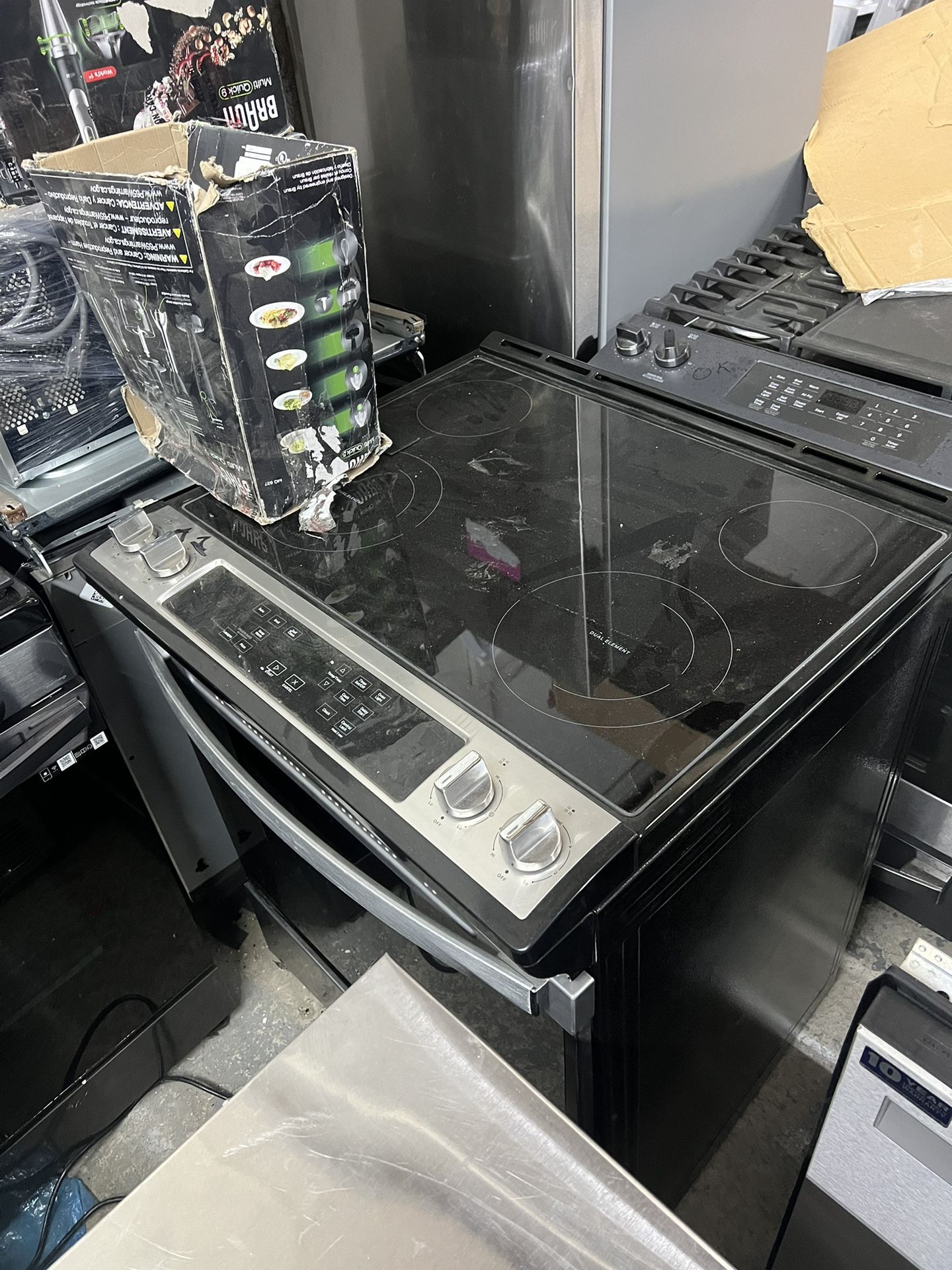 WHIRLPOOL SLIDE IN ELECTRIC RANGE