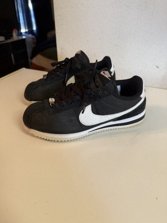 Nike Cortez Shoes Size 8.5 $35