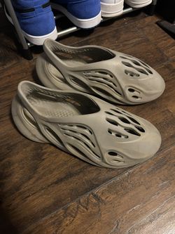 Yeezy foam runners size 9
