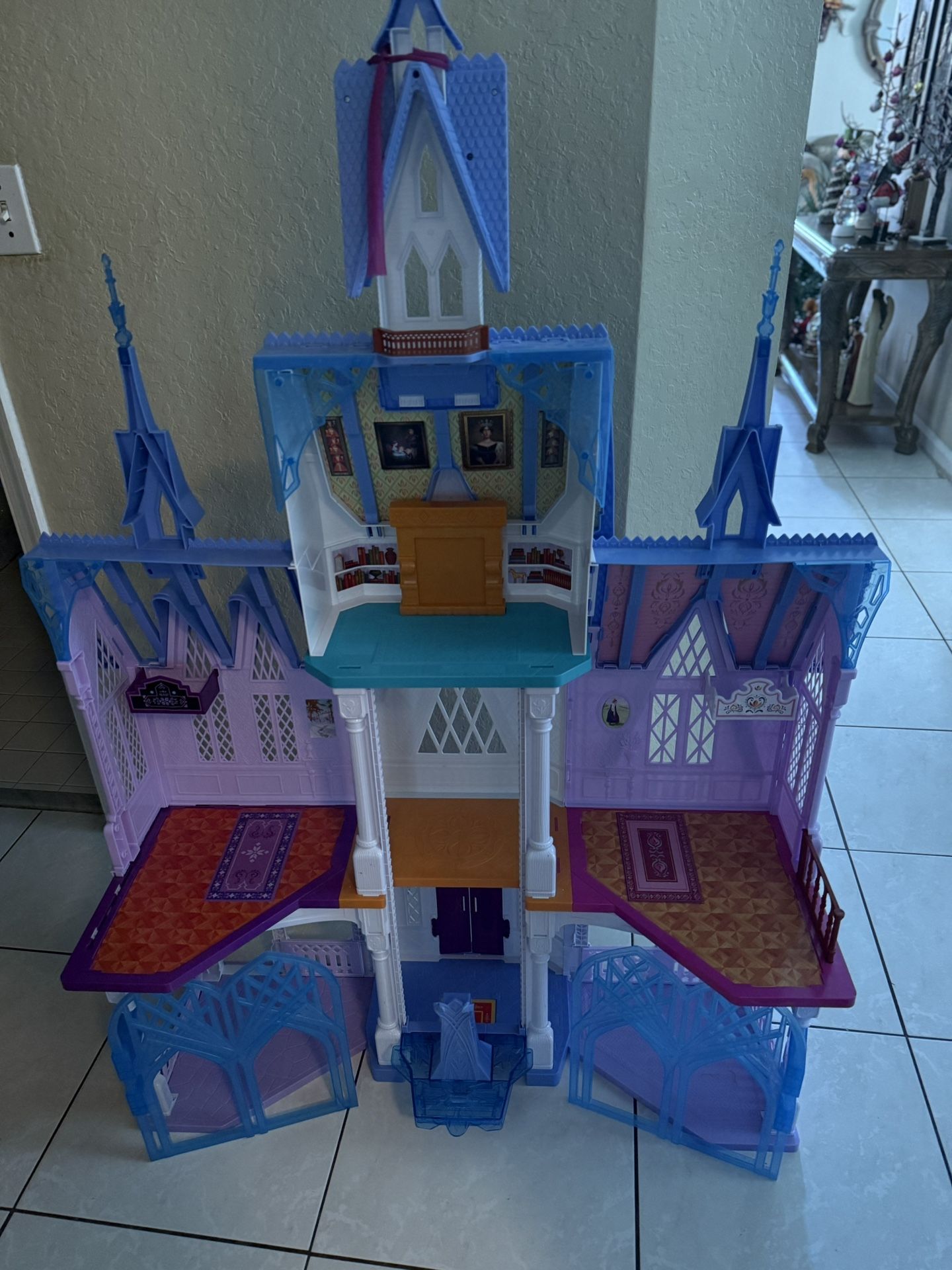 5ft Frozen Doll House 