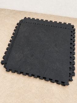 Heavy duty 100% rubber gym floor tiles (108 sqft)