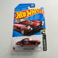 Hot Wheels 2023 Super Treasure Hunt B Case Retro Racers Mercedes-Bens 300 SL Red