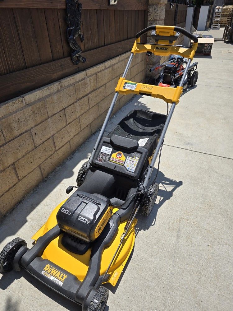 Dewalt 2x20v Max 21" Lawn Mower