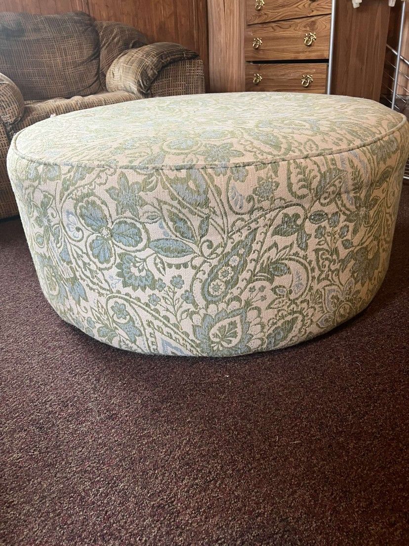 Cocktail Ottoman