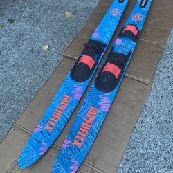 Waterskis