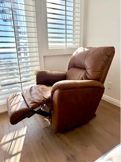 2 Comfortable Brown Leather Recliner Chairs (Set or Buy Separate)– Great Condition
