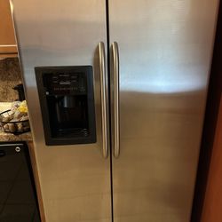 GE Refrigerator 