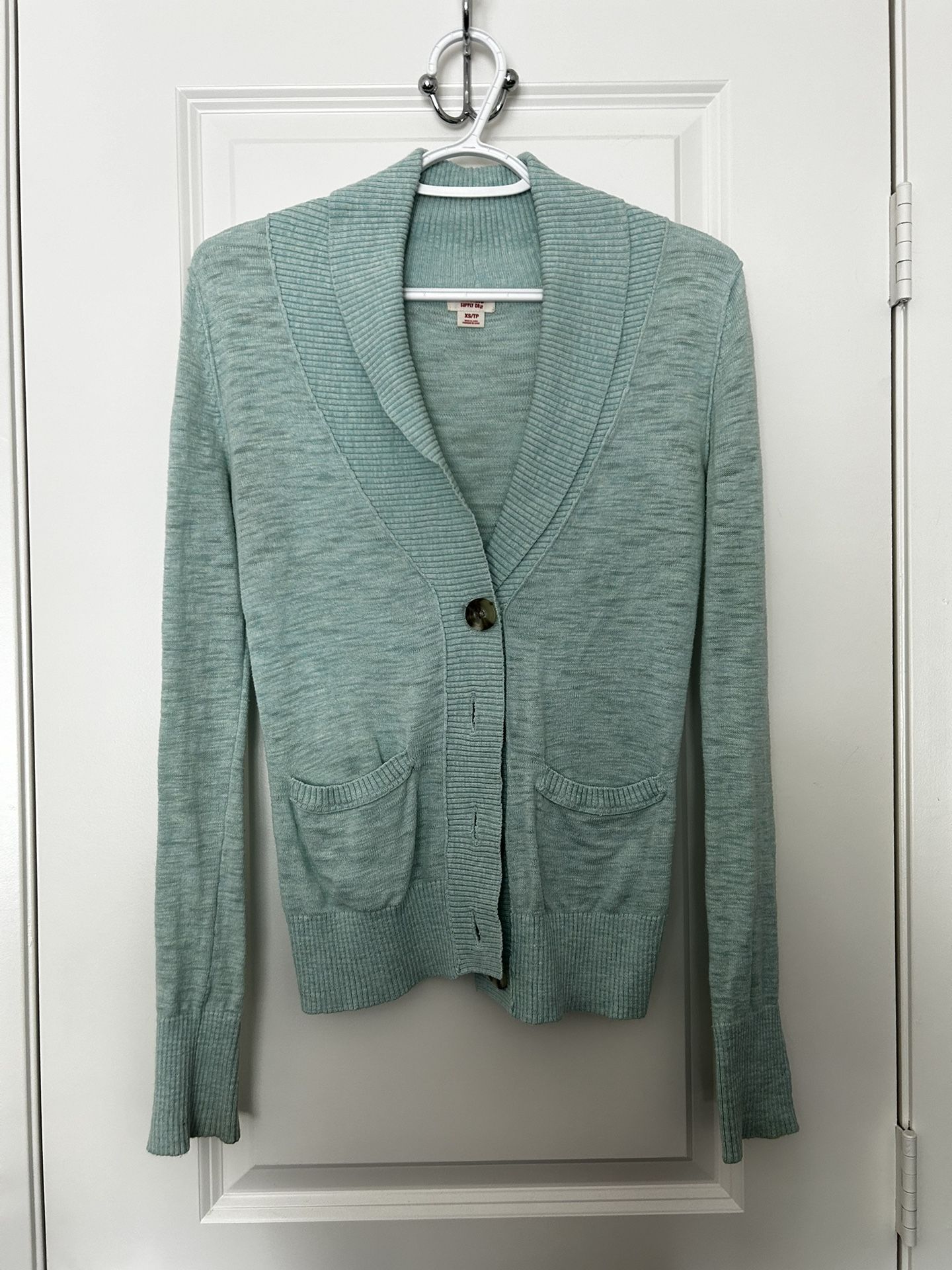 Woman’s Cardigan XS