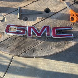 GMC Denali Emblem 2025