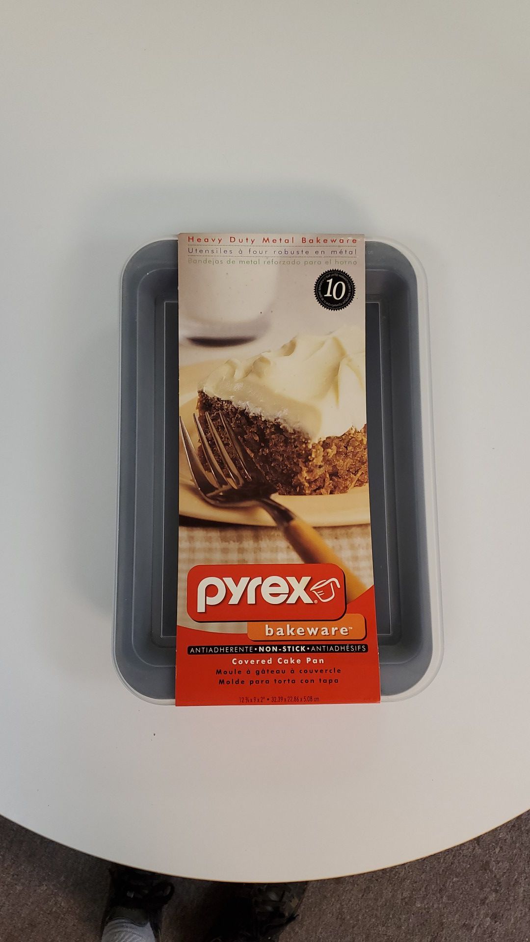PYREX ( metal nonstick baking pan/ plastic cover