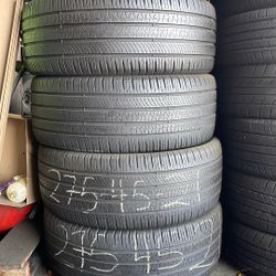 275/45R21 Marca Pirelli Usadas En Excelentes Condiciones De Vida