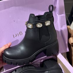 Amulet Boots 