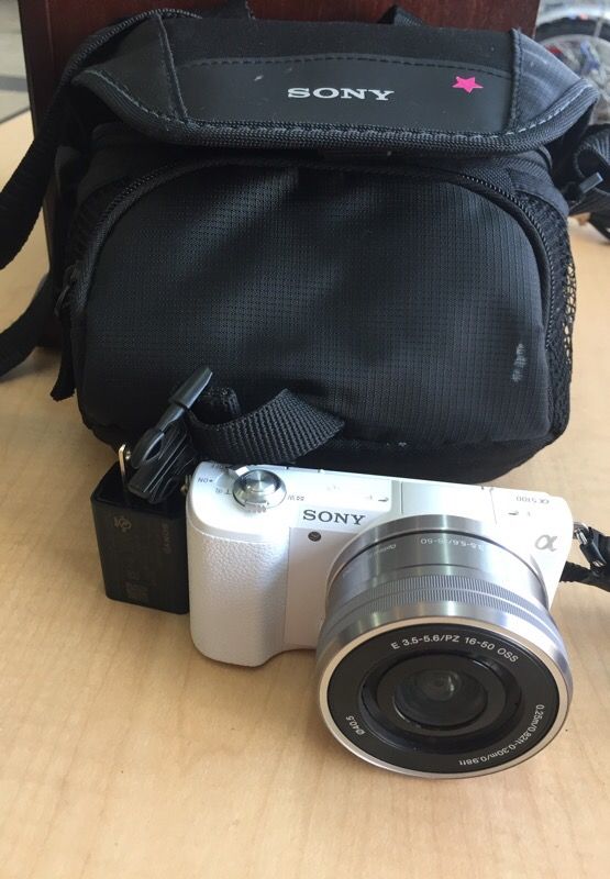 Sony Alpha a5100 Digital CAmera white 16-50mm lens