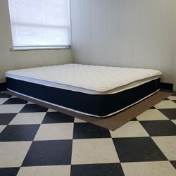 Queen size mattress - can DELIVER almost anywhere for $20 extra - gently used and in LIKE NEW condition 😍