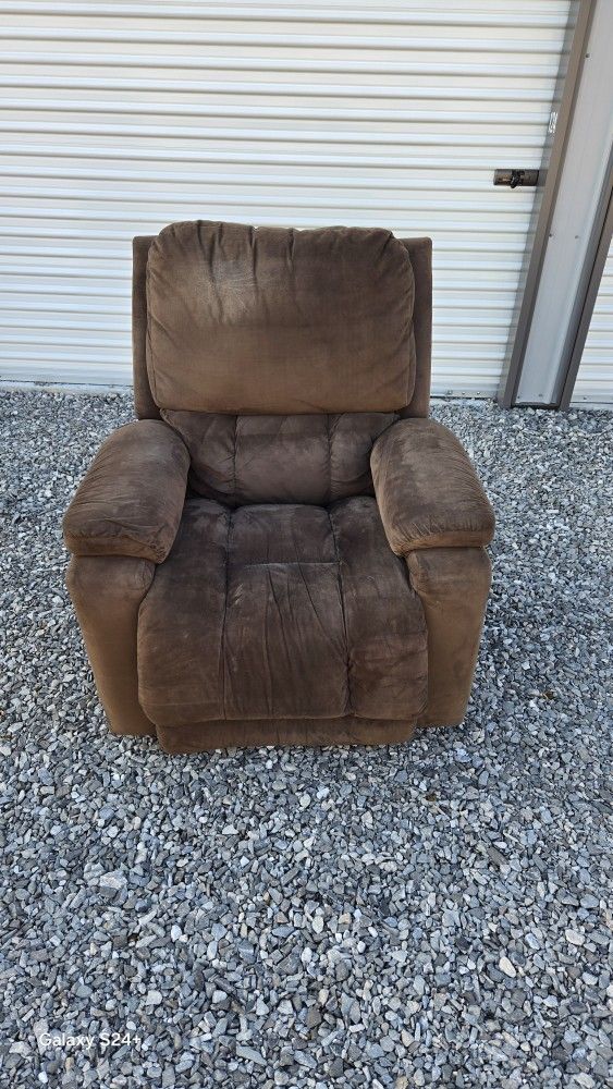 Lazyboy Recliner (FREE DELIVERY)