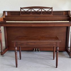 🎹 Vintage Upright Piano – A Treasured Gift with a Story
