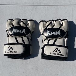 Like New Small MMA Brace Master Half Finger Boxing Gloves