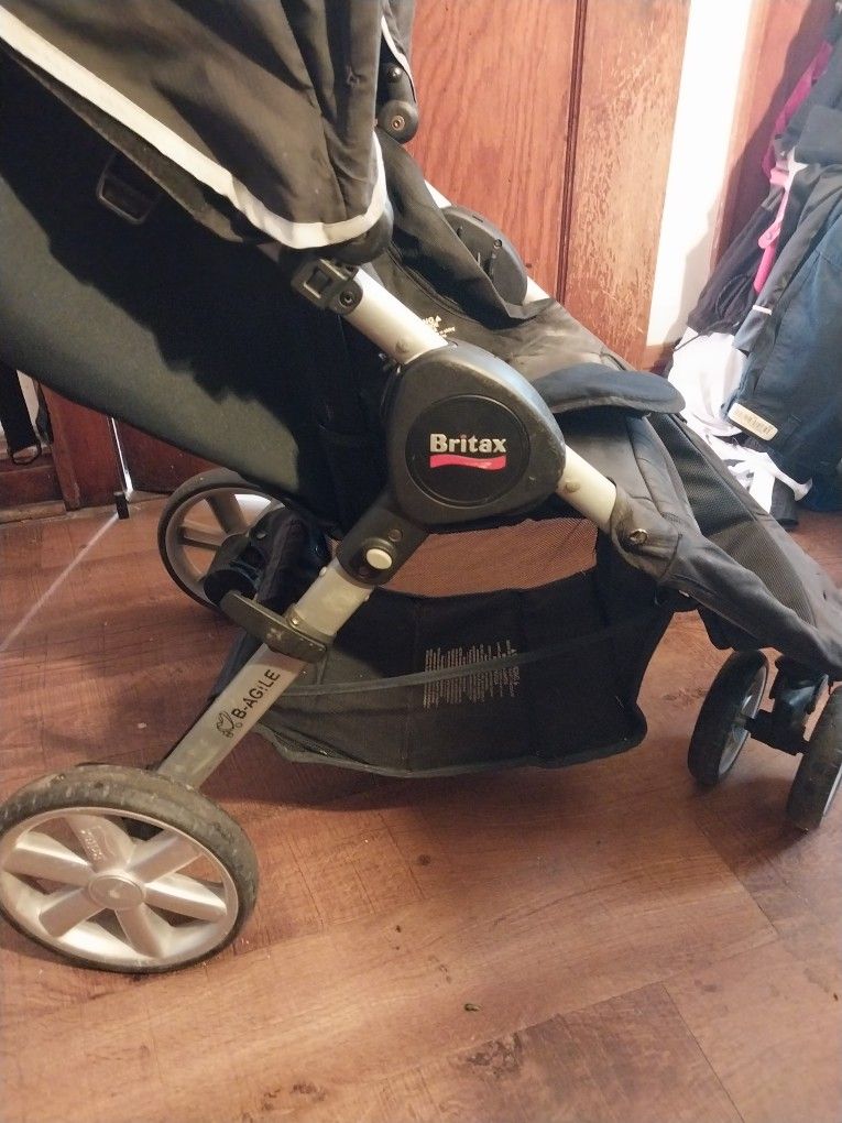 BRITAX 3 WHEEL STROLLER