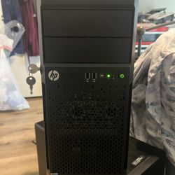 HP proliant ML10 V2 Server