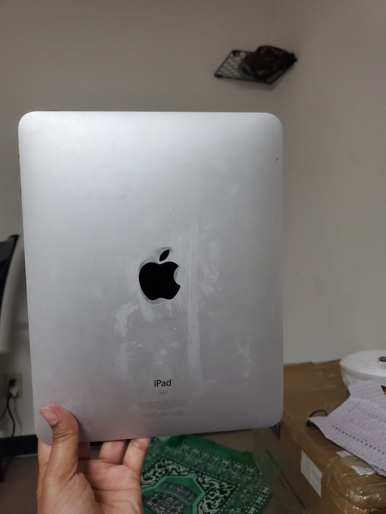 Apple Ipad Unlocked / Desbloqueado 😀 Different Colors Available