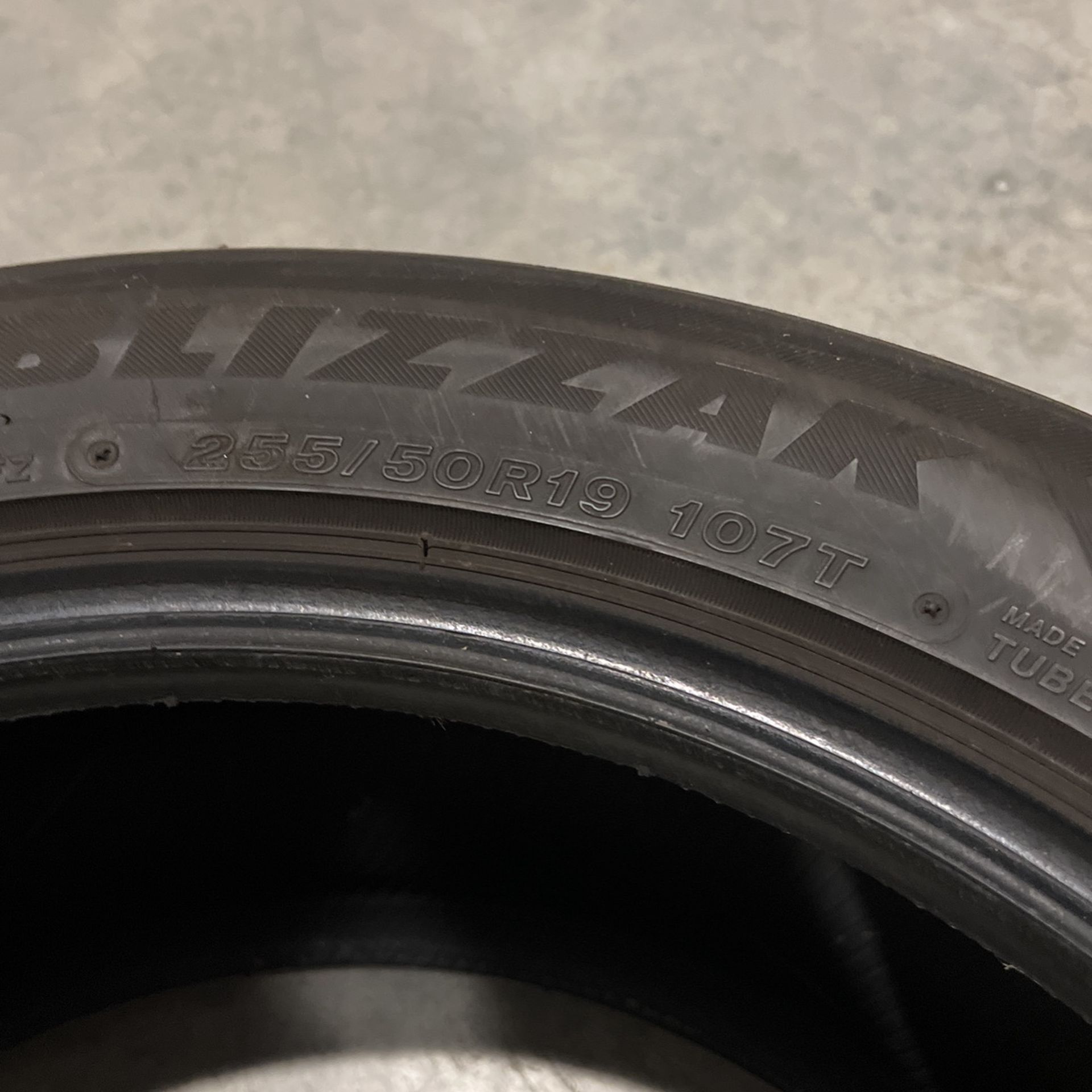 Bridgestone Blizzak 255/50R19