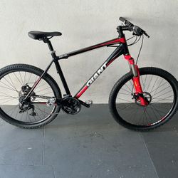 BICYCLE GIANT 21 SPEED SIZE 26 BRAND NEW 