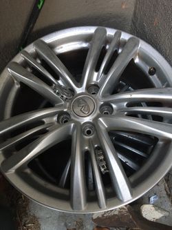 Infiniti G37 wheel