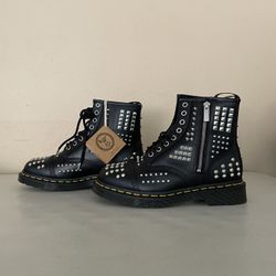 NEW - Dr. Martens Unisex 1460 Studded Zip Atlas Leather Boots Mens 6 Women’s 7