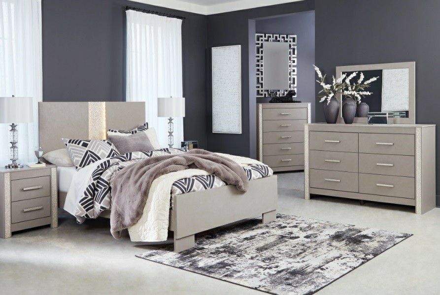 Surancha - Gray - 5 Pc. - Dresser, Mirror, Queen Panel Bed
