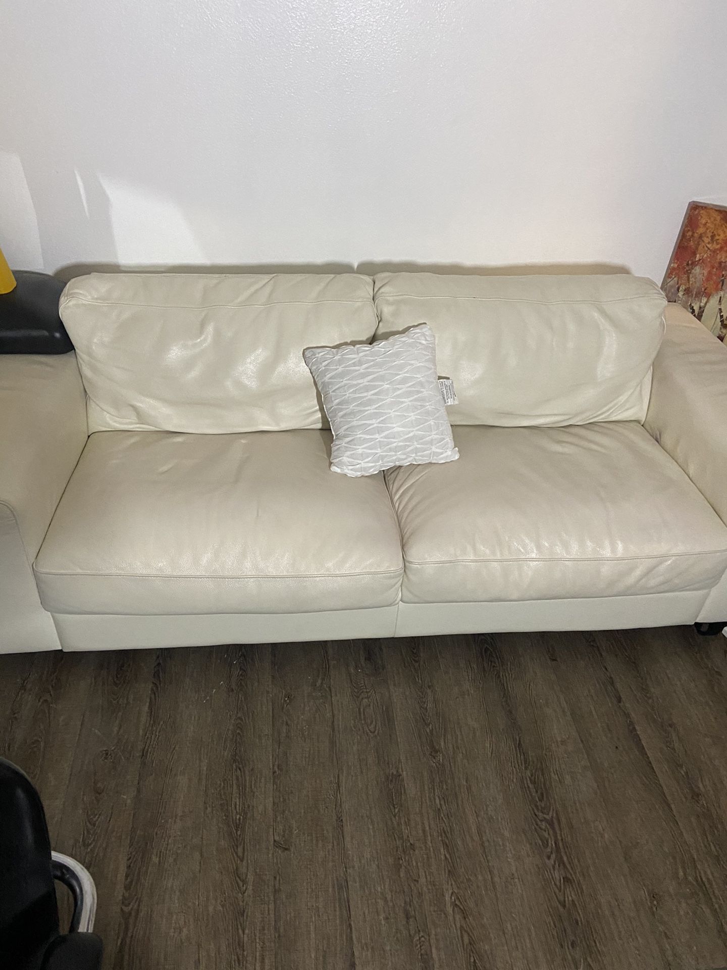 White leather couch / never used