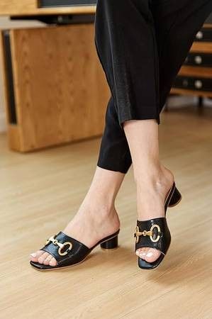 Coutgo Women's Slide Sandals Square Open Toe Slip on Comfortable Mules Block Low Heel Metal Chain Dressy Shoes, Black, Size 6.5