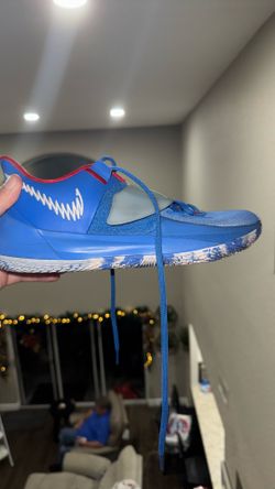 Size 10.5 Kyrie low 3 