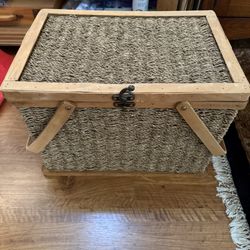 Picnic Basket With Noritake Plates And Wine Glasses And Champagne Glasses 