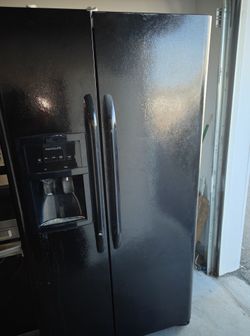SIDE BY SIDE FRIDGE FREEZER