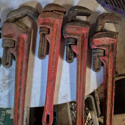 Pipe wrench