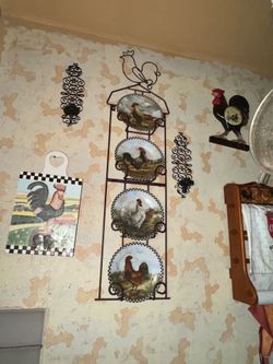 Rooster metal rack with 4 plates