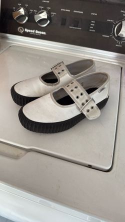 Girls Can Shoes Size 6