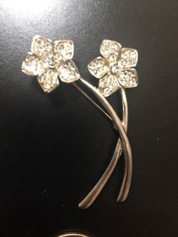Vintage Silvertone Pin with Rhinestones