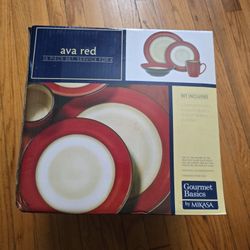 Gourmet Basics by Mikasa Ava Red 16-Piece Dinnerware Set