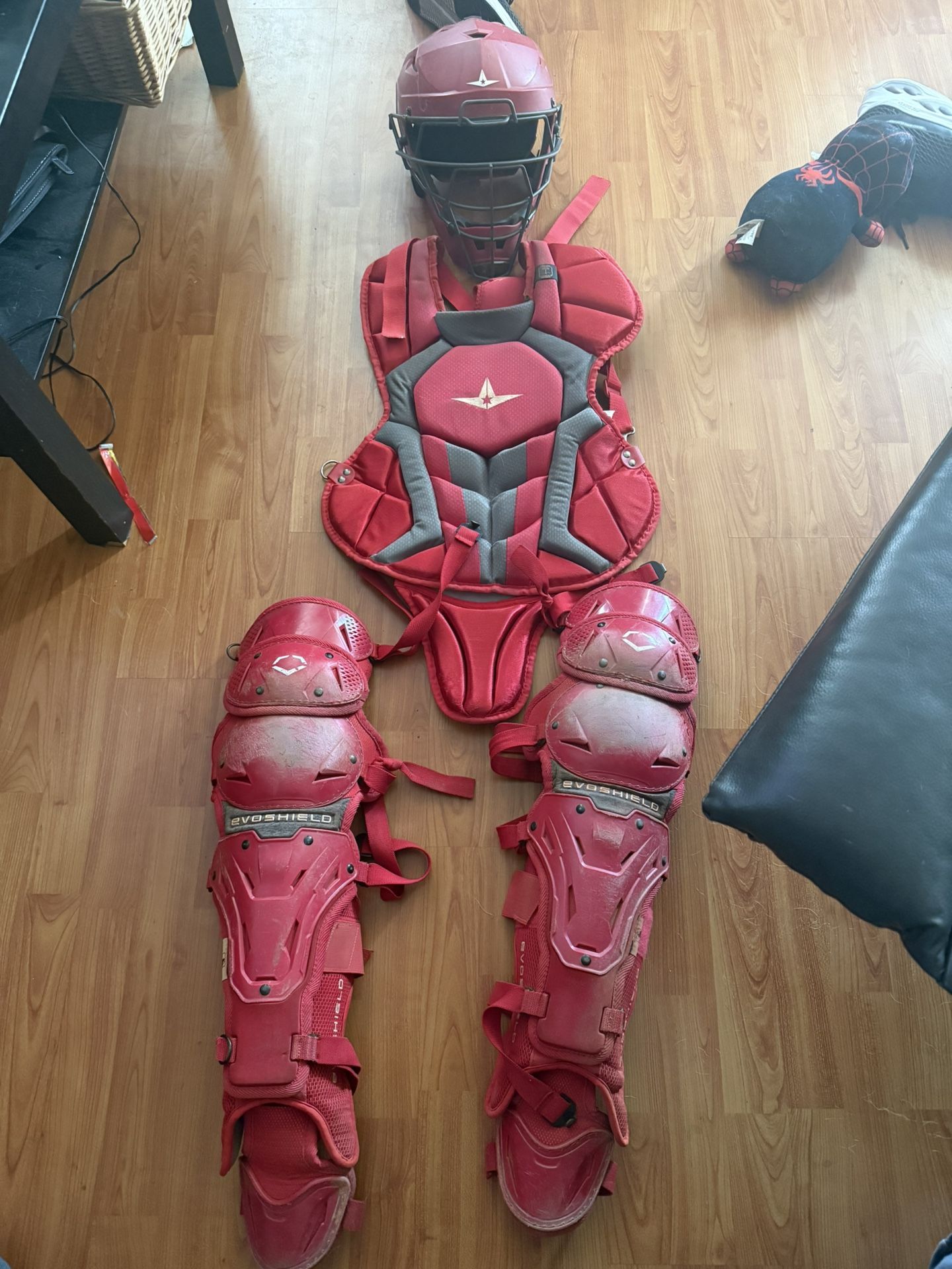 Red Catchers Gear Set