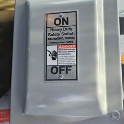 Siemens  Heavy Duty 30 Amp 600-Volt 3- Pole Indoor Non-Fusible Safety Switch