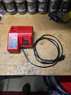 Milwaukee M18/M12 Charger