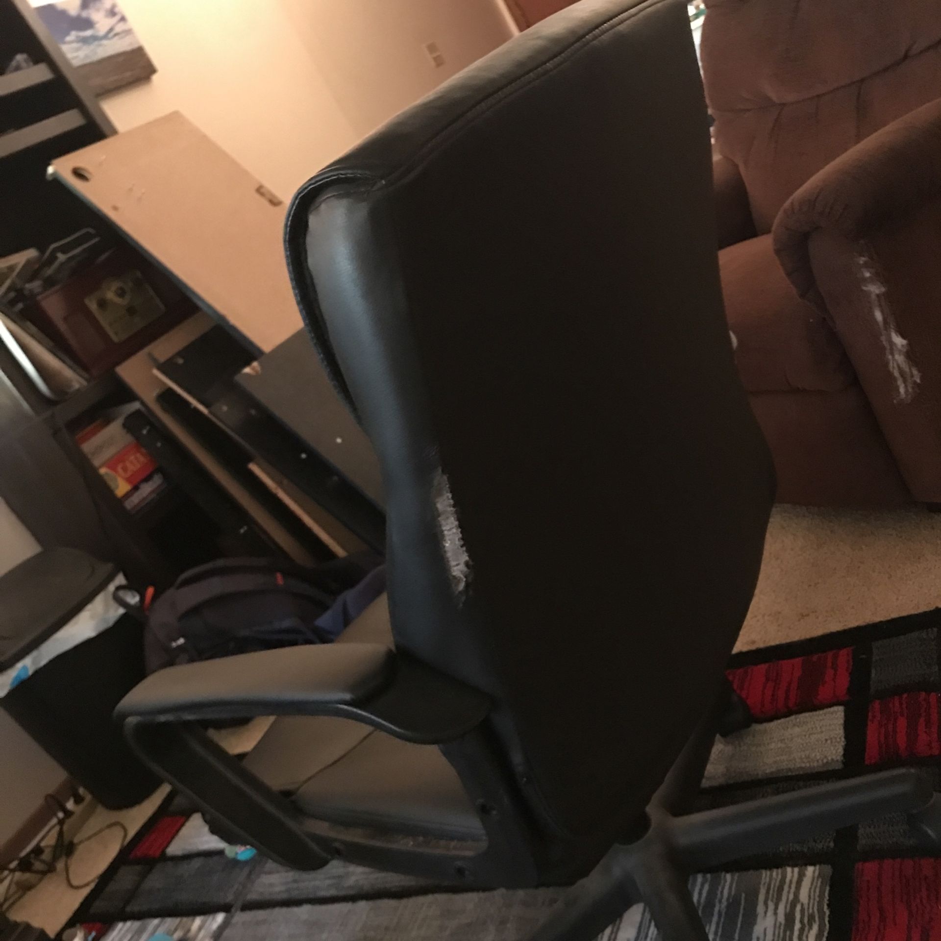 Black Leather Rolling Comfy Office Chair $35