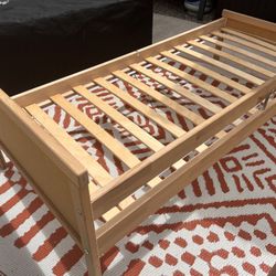 Junior Bed frame w/ slatted bed base
