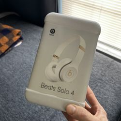 Beats Solo 4 Brand New Unopened 