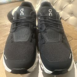 On cloud Running Shoes size 6.5 women